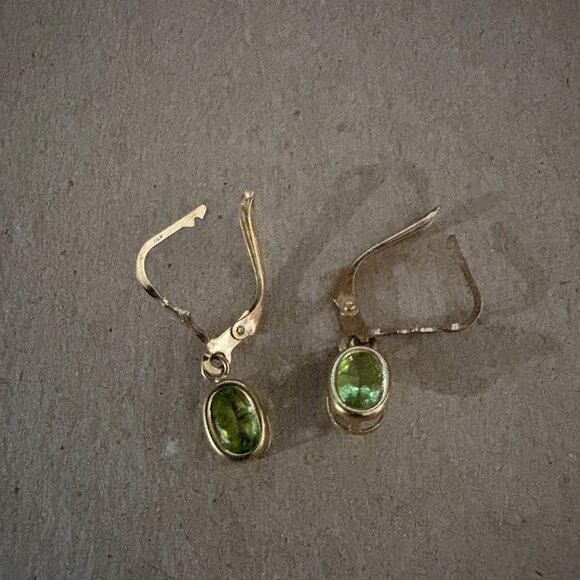 Vintage 1960's 14k Yellow Gold 7x5mm Oval Peridot Leverback Earrings - Picture 3 of 9